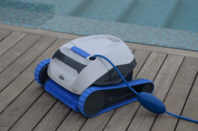 robot nettoyeur piscine Dolphin S-Series Maytronics1 robot nettoyeur piscine Dolphin S-Series Maytronics1