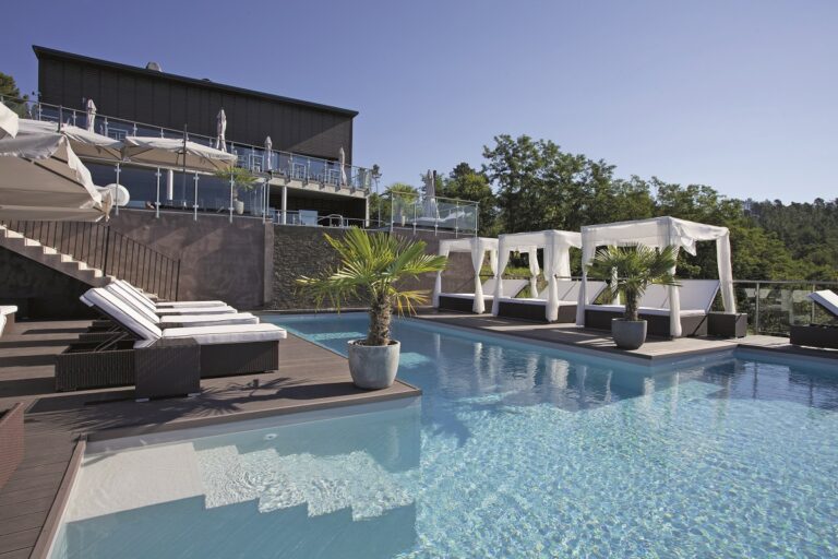 2 piscines à débordement