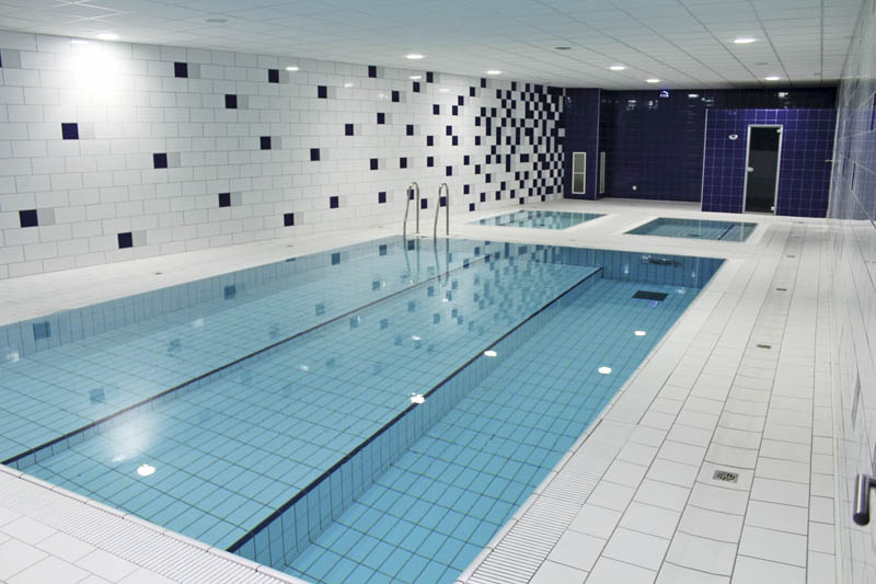 jaune et bleu l'esprit piscine