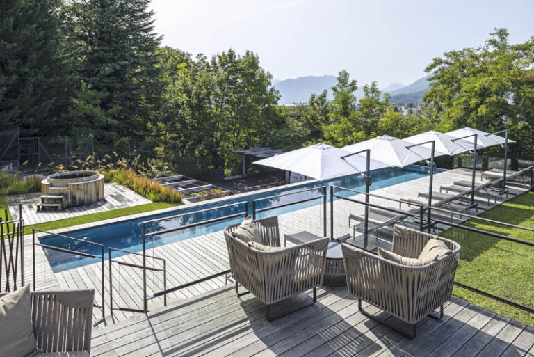 Création de la piscine de l’hôtel