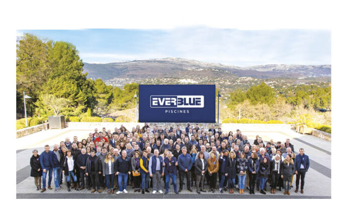 EVERBLUE PISCINES CONGRES ACCROCHE