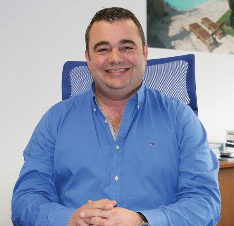 carre bleu Patrice Rubio