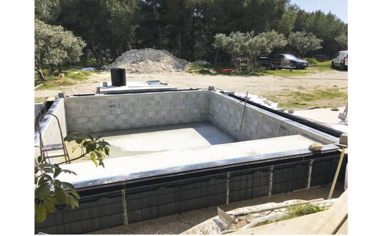 Et de 100 réalisations de piscines pour ISI-Miroir