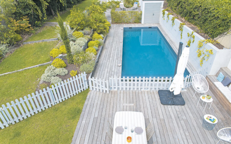 Créer un espace piscine naturel