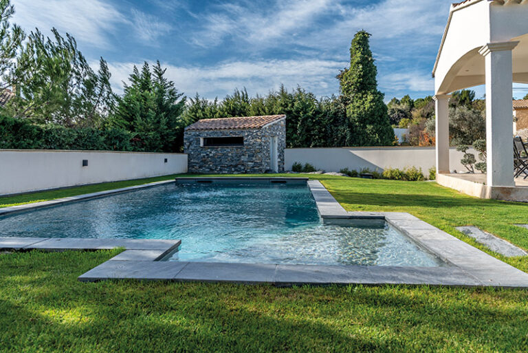 Création d’une piscine « faux miroir »