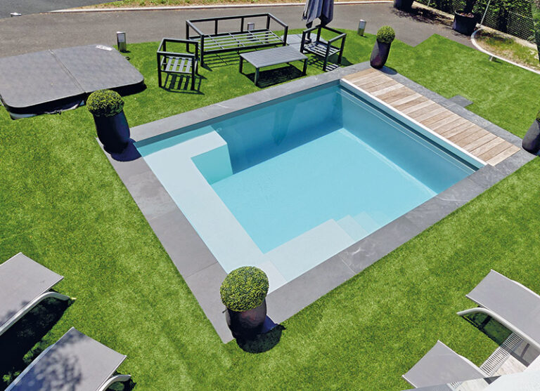 Des piscines coques carrées pour Génération Piscine